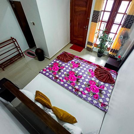 Daffodils Inn Nallathanniya Habitación foto